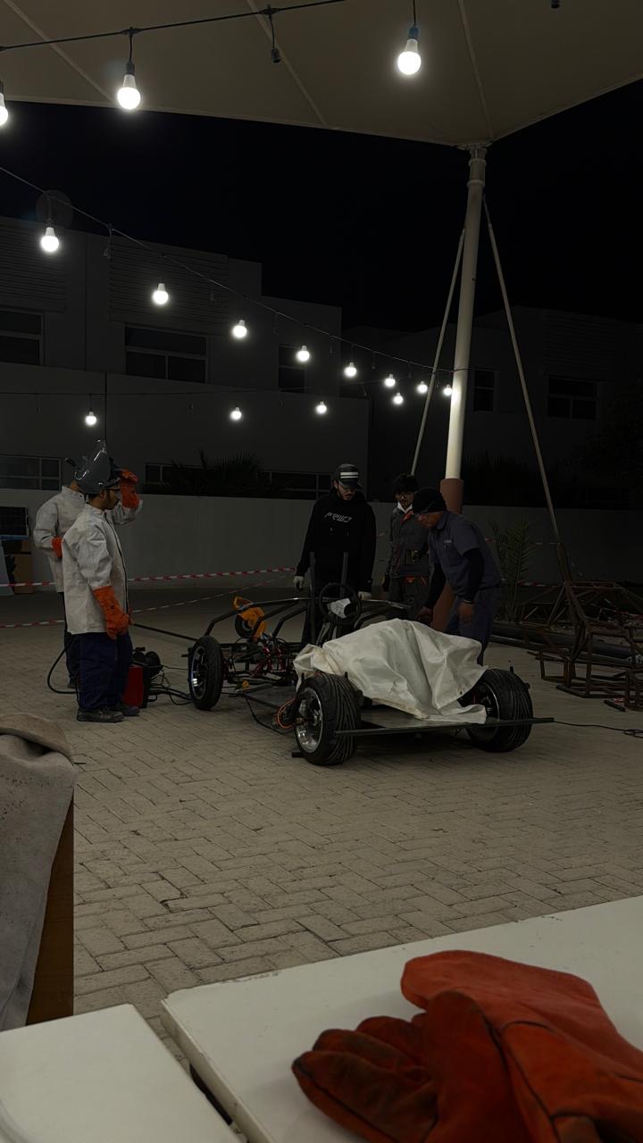 Night session, the rolling chassis under a cover
